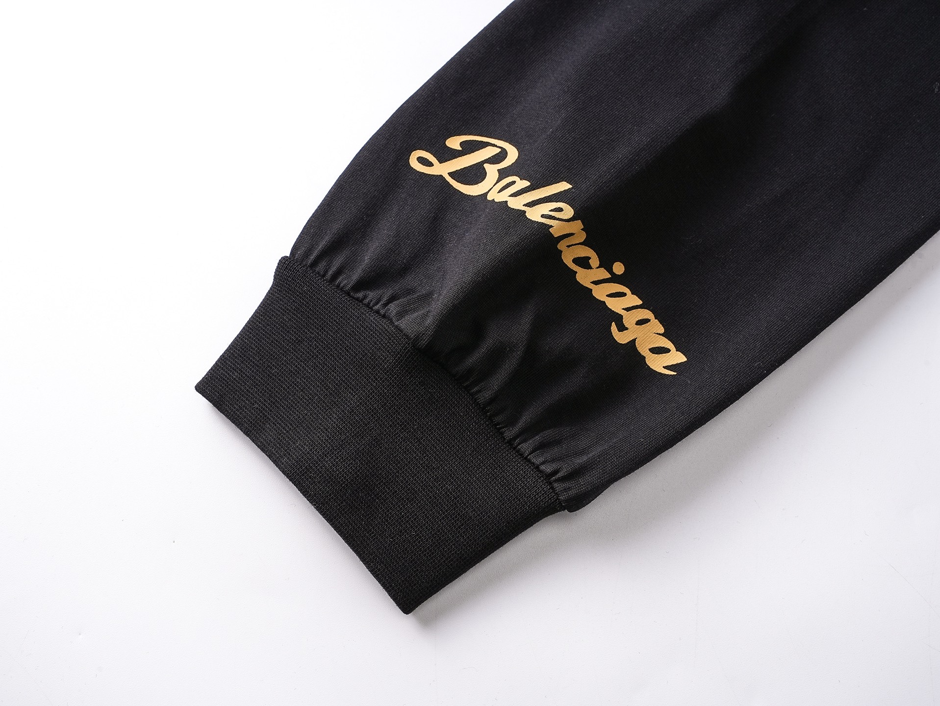 【BALENCIAGA旗艦店】バレンシアガ 長袖 即日出荷 ご好評に付き再入荷！