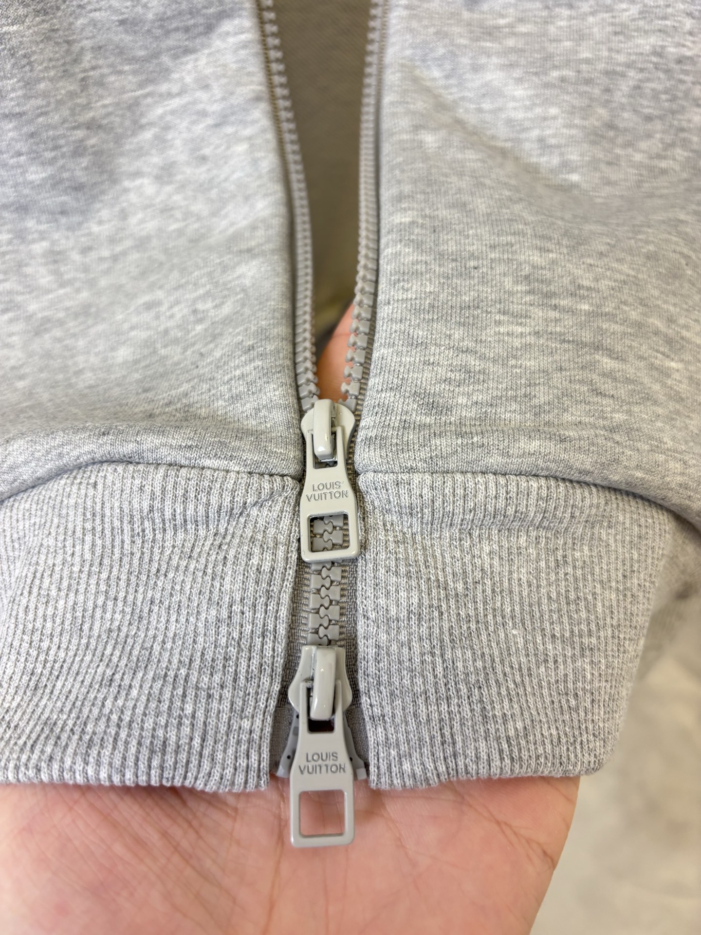 【LOUIS VUITTON旗艦店】ルイヴィトン パーカー 男女兼用 ご好評に付き再入荷！