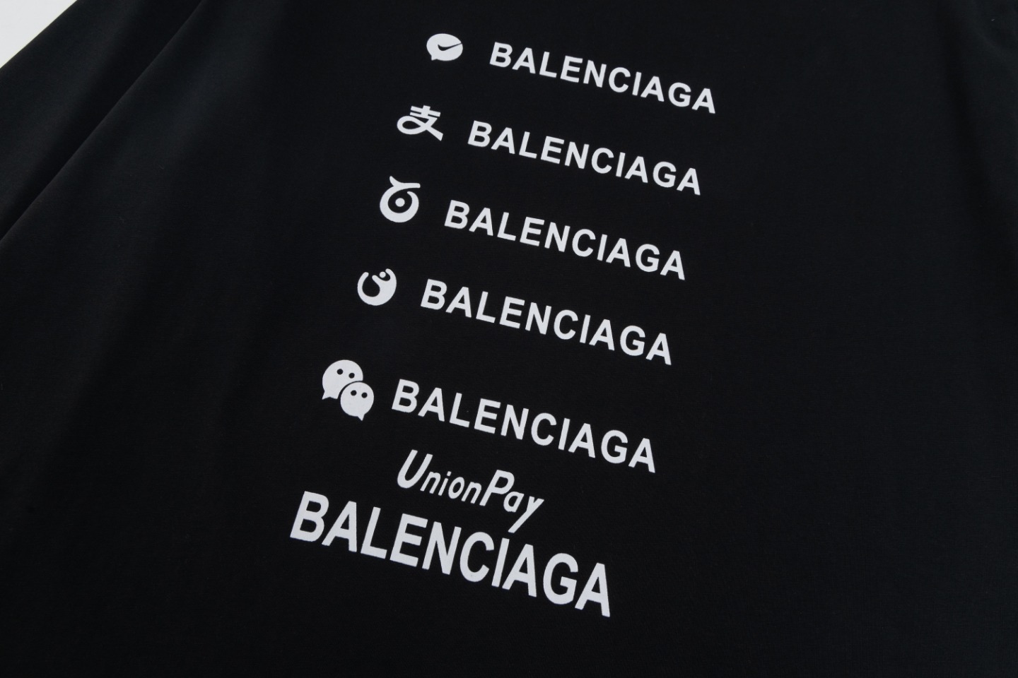 【BALENCIAGA旗艦店】バレンシアガ 長袖 即日出荷 ご好評に付き再入荷！