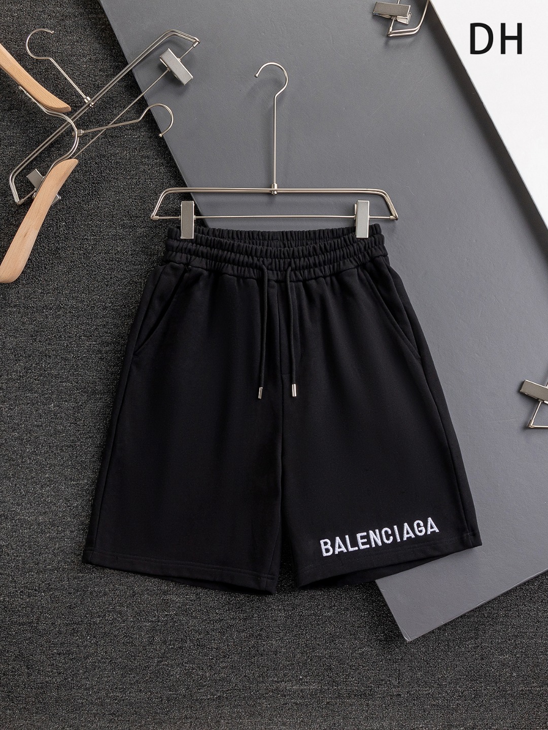 【BALENCIAGA旗艦店】バレンシアガ 半ズボン ご好評に付き再入荷！