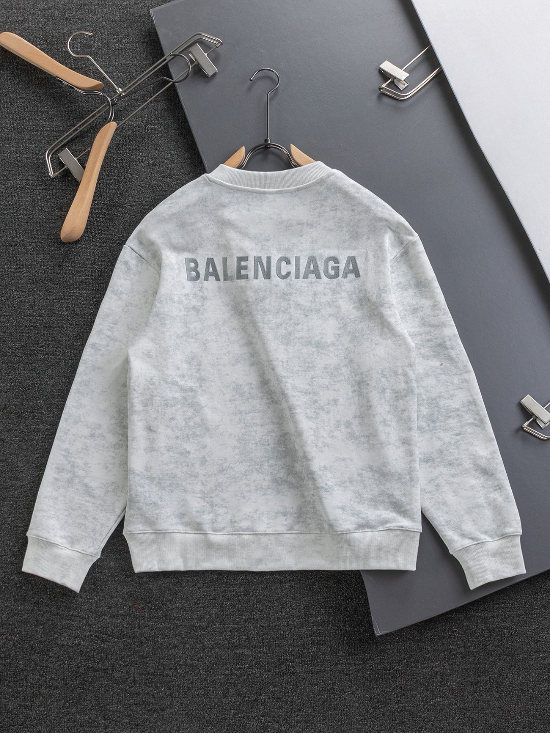 【BALENCIAGA旗艦店】バレンシアガ 長袖 ご好評に付き再入荷！