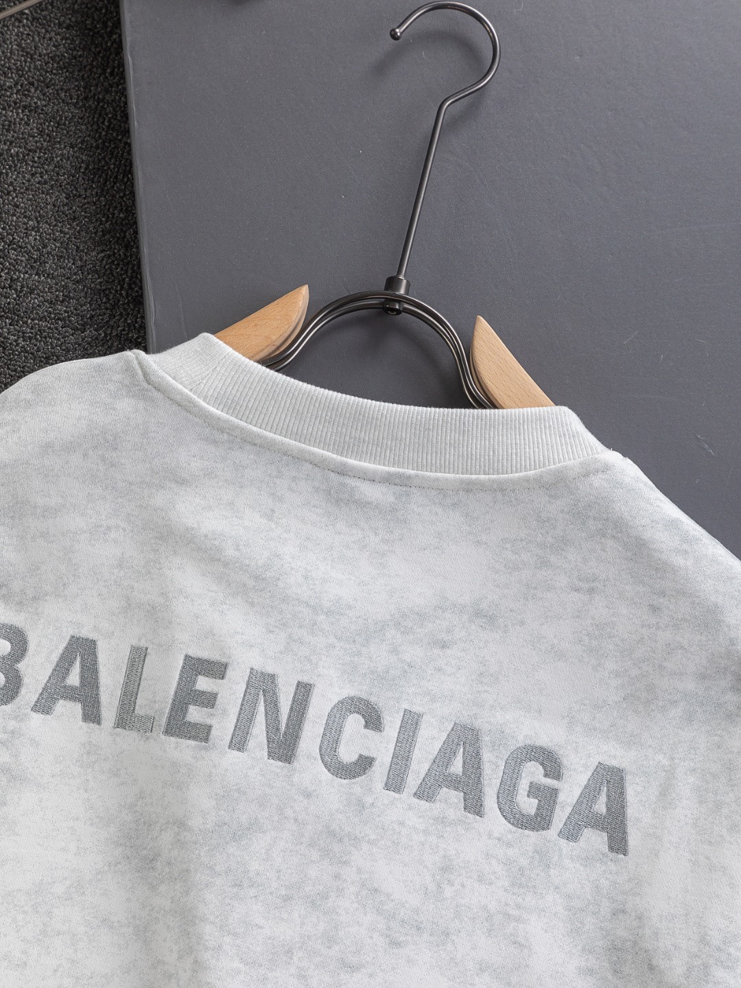 【BALENCIAGA旗艦店】バレンシアガ 長袖 ご好評に付き再入荷！