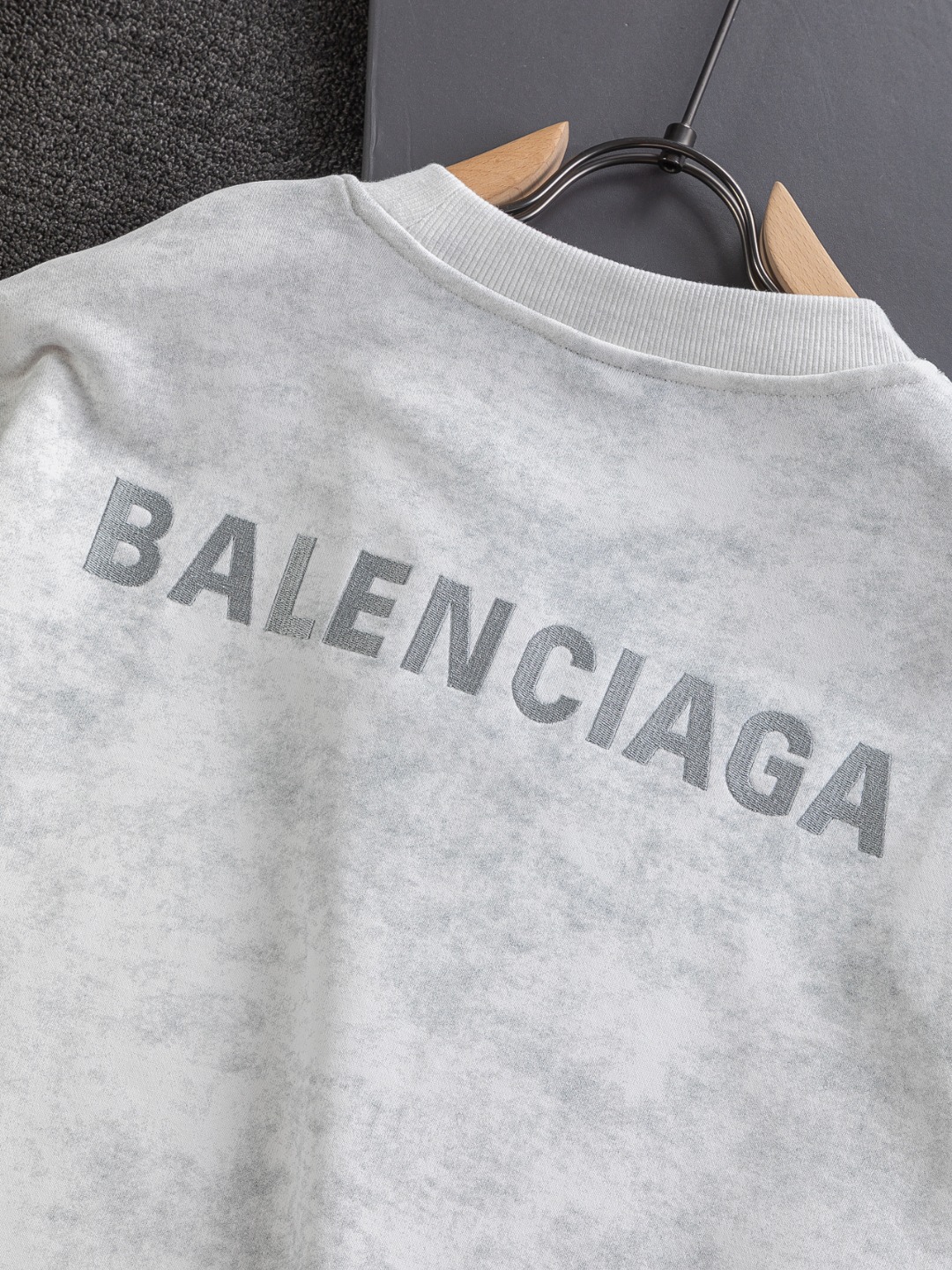 【BALENCIAGA旗艦店】バレンシアガ 長袖 ご好評に付き再入荷！