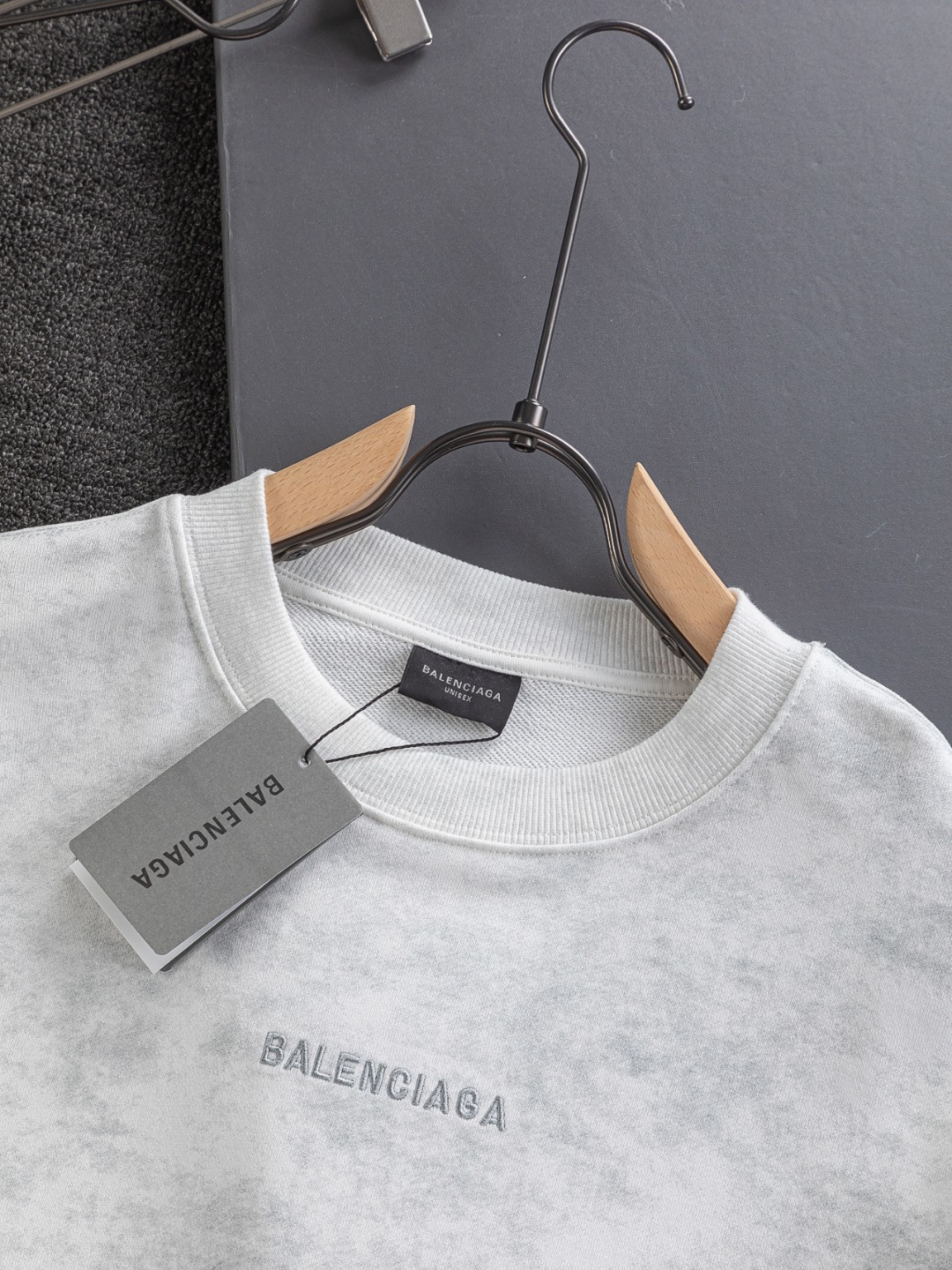 【BALENCIAGA旗艦店】バレンシアガ 長袖 ご好評に付き再入荷！