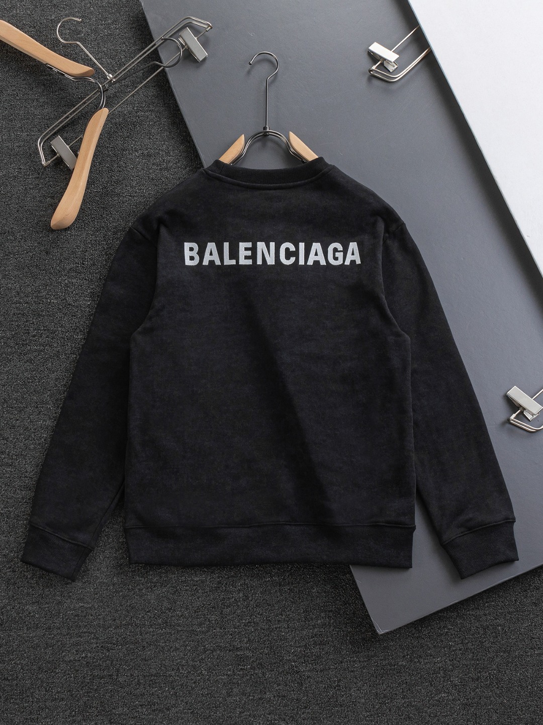 【BALENCIAGA旗艦店】バレンシアガ 長袖 ご好評に付き再入荷！