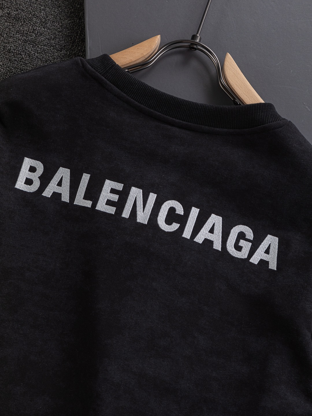【BALENCIAGA旗艦店】バレンシアガ 長袖 ご好評に付き再入荷！