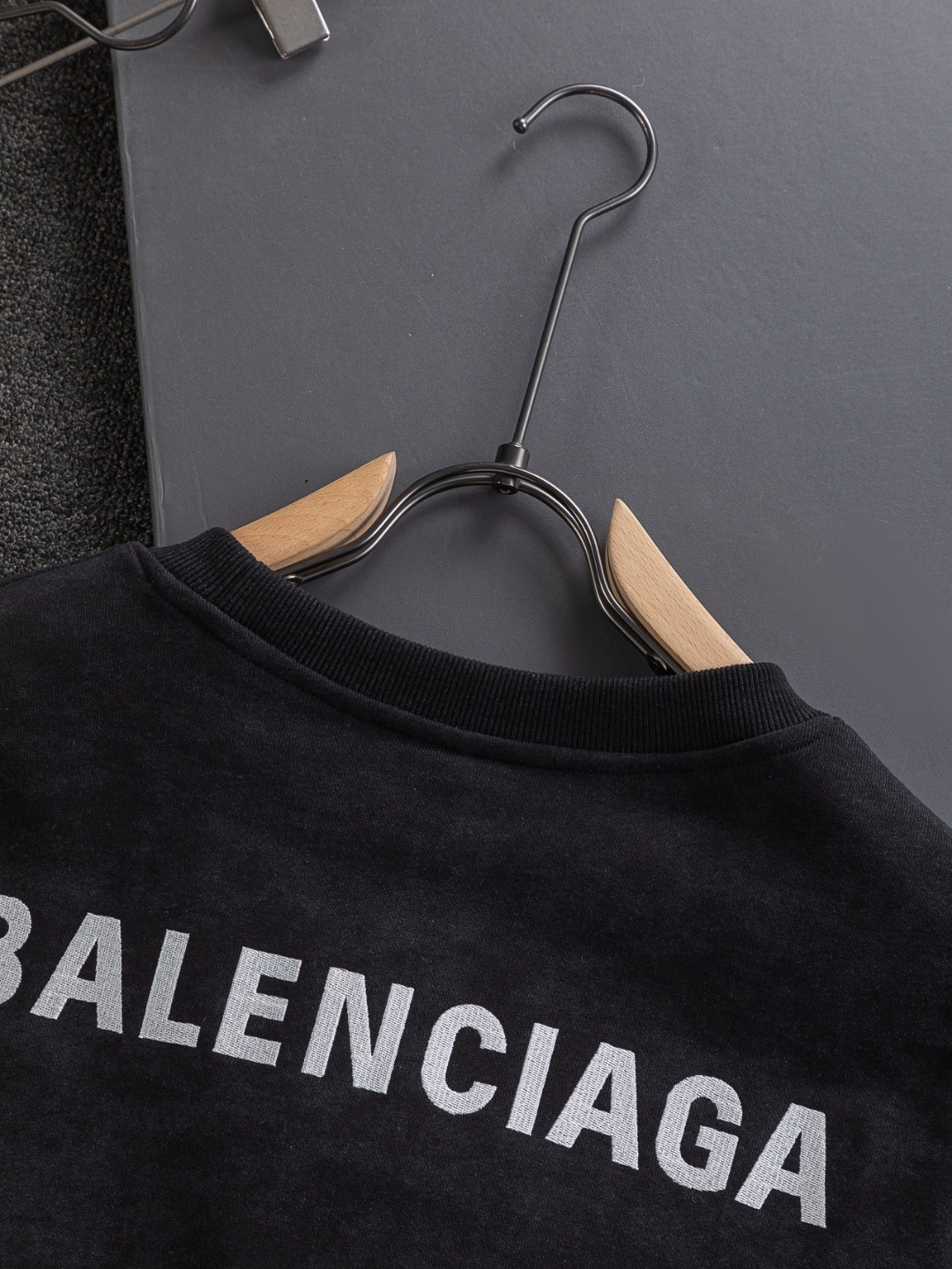【BALENCIAGA旗艦店】バレンシアガ 長袖 ご好評に付き再入荷！