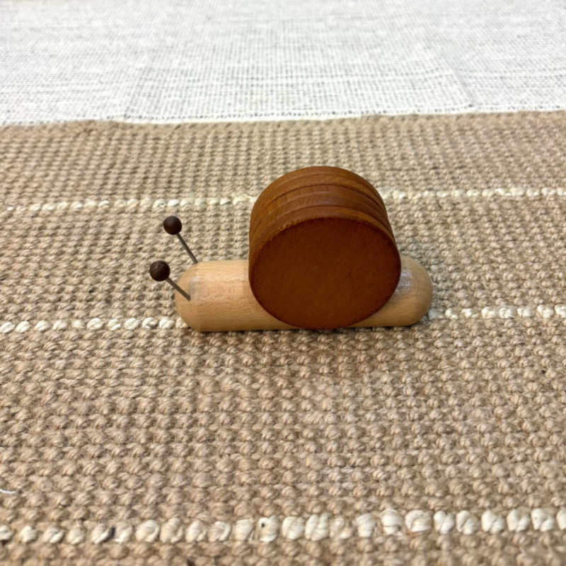 Creative desktop snail wooden coaster, heat-resistant mat, decorative ornament, heat-resistant pad, pot mat, bowl mat, cup holder, magnetic suction