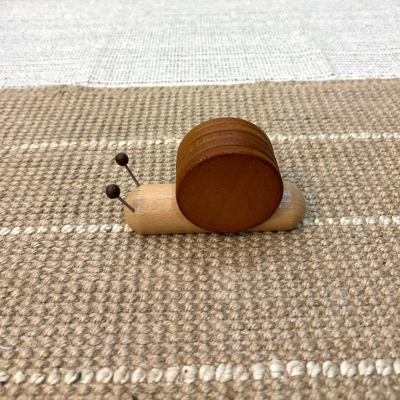 Creative desktop snail wooden coaster, heat-resistant mat, decorative ornament, heat-resistant pad, pot mat, bowl mat, cup holder, magnetic suction