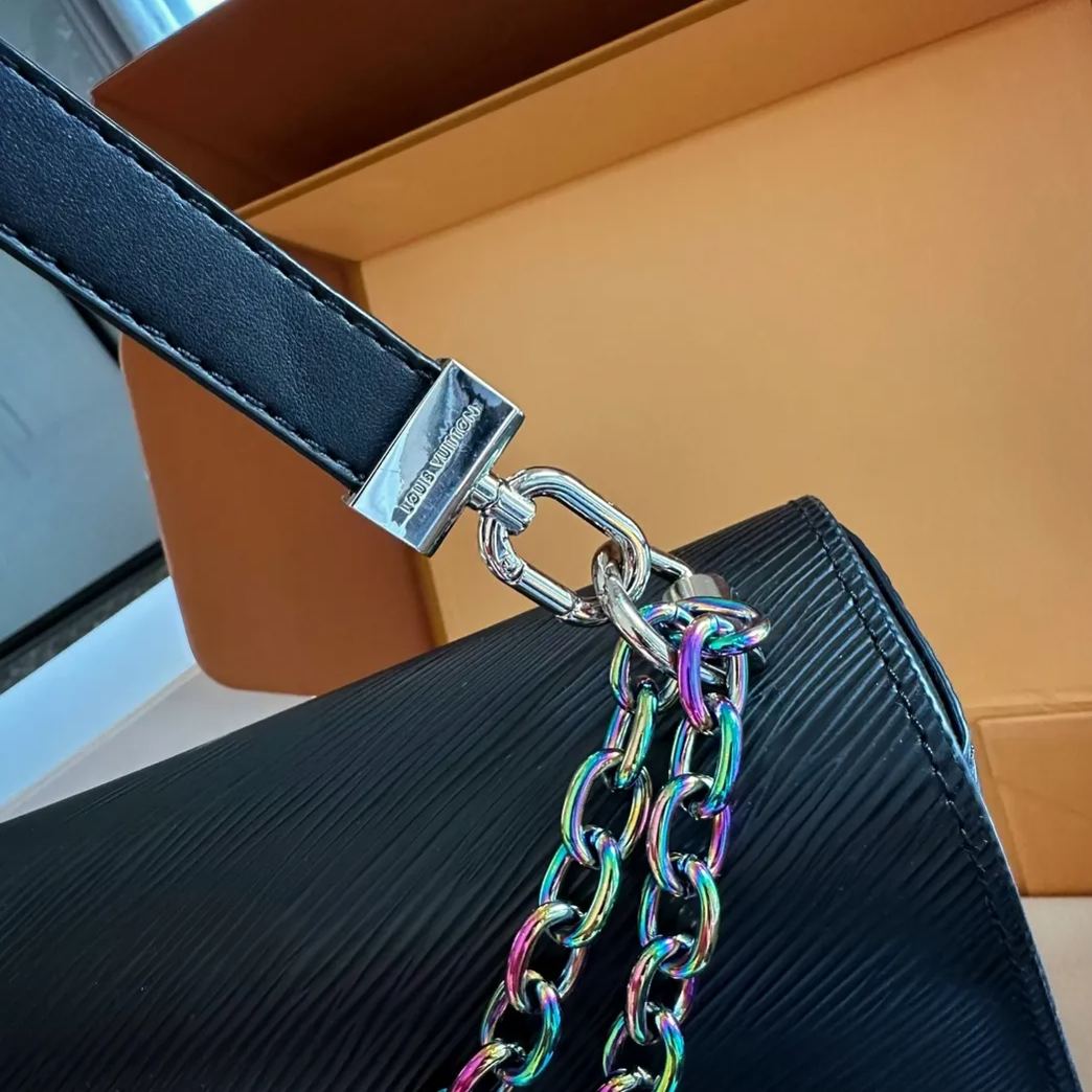 Louis Vuitton 新作 ツイスト ミディアム｜ネオクラシカル-三越伊勢丹公式 ラグジュアリーアウトレット