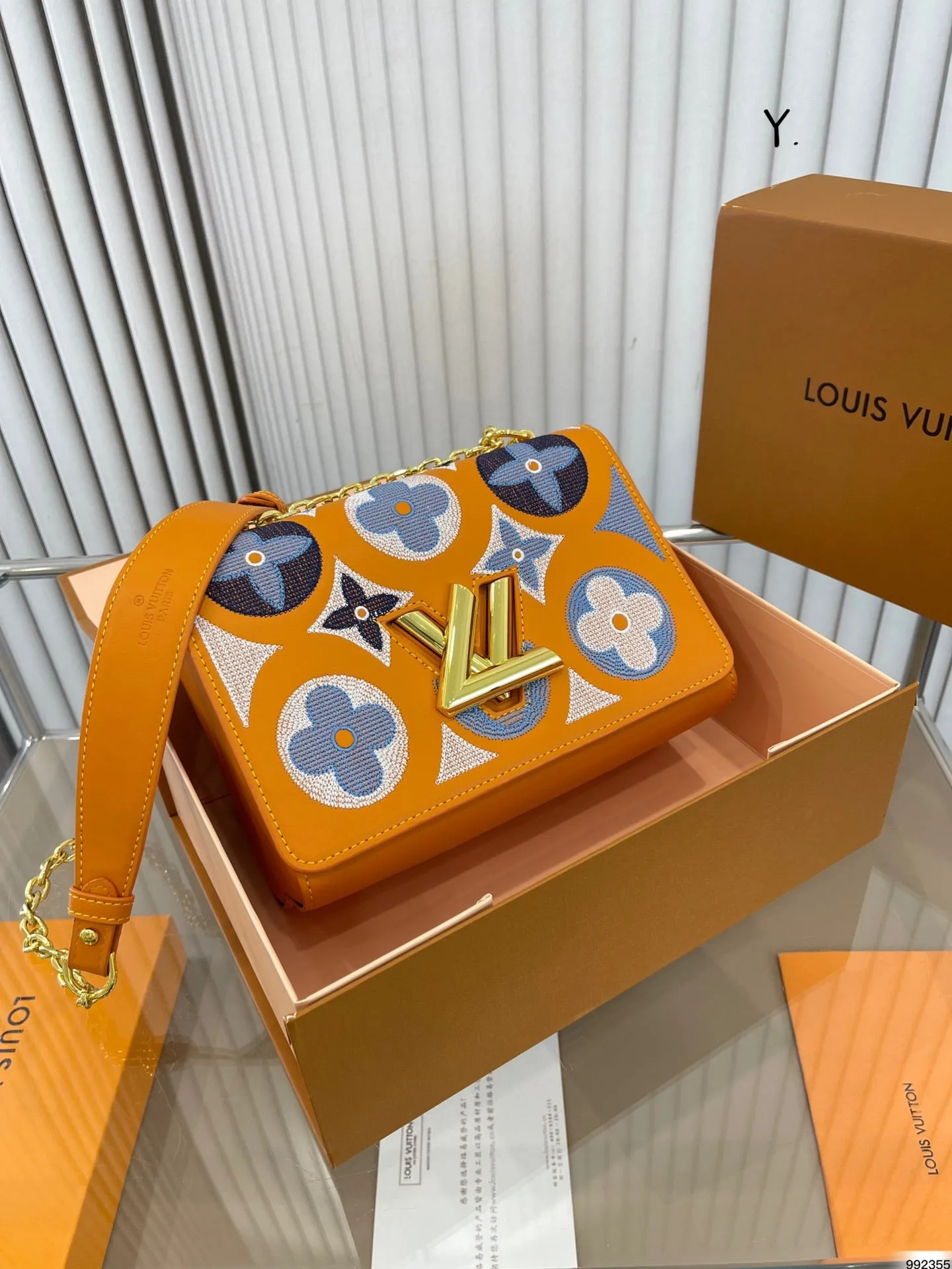 Louis Vuitton Twist｜刺繍メッセンジャーバッグ-三越伊勢丹公式 ラグジュアリーアウトレット