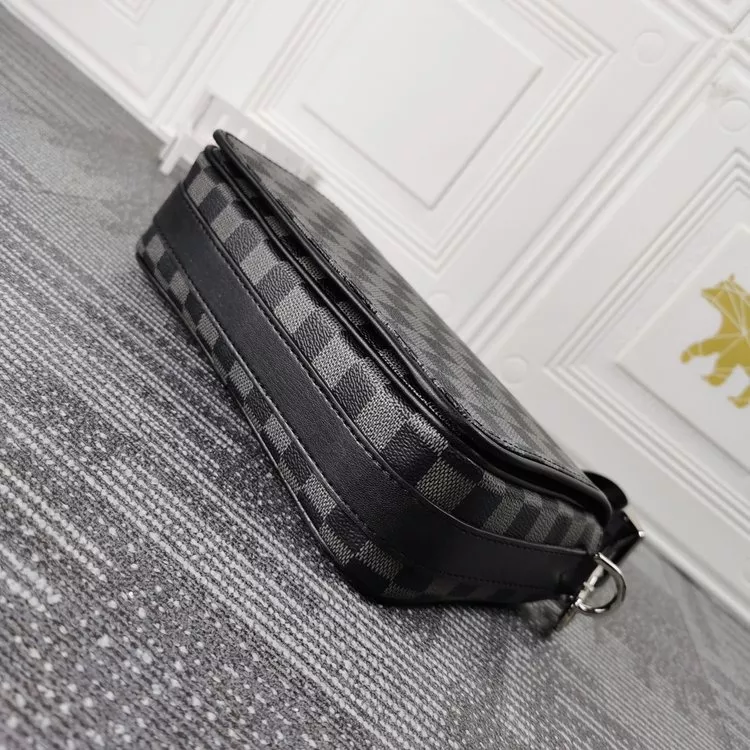 Louis Vuitton メッセンジャーバッグ｜コンパクトサイズ-三越伊勢丹公式 ラグジュアリーアウトレット