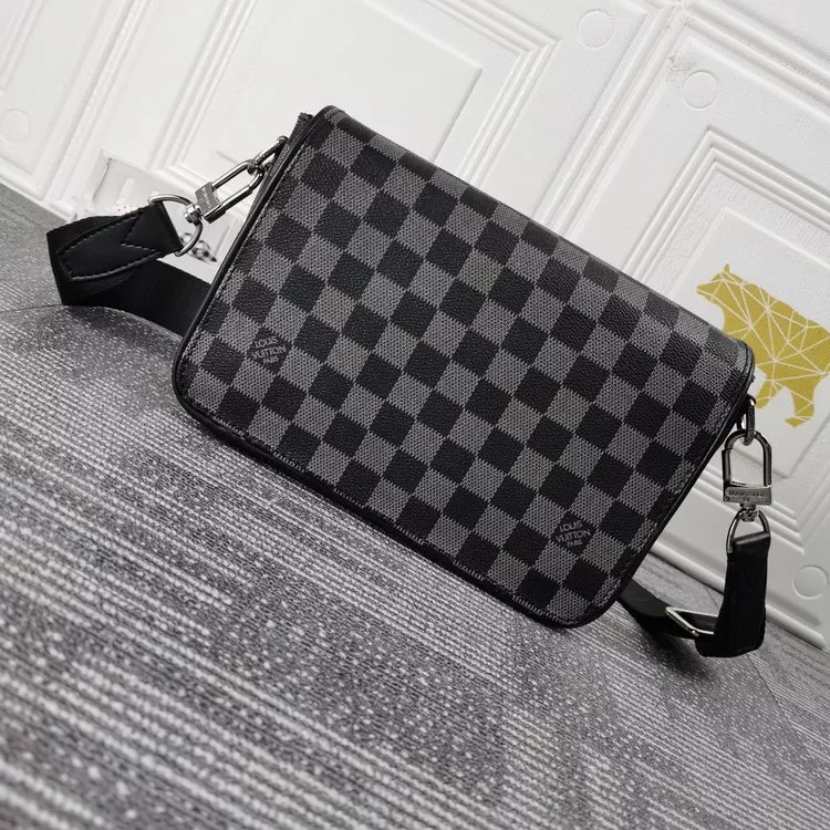 Louis Vuitton メッセンジャーバッグ｜コンパクトサイズ-三越伊勢丹公式 ラグジュアリーアウトレット