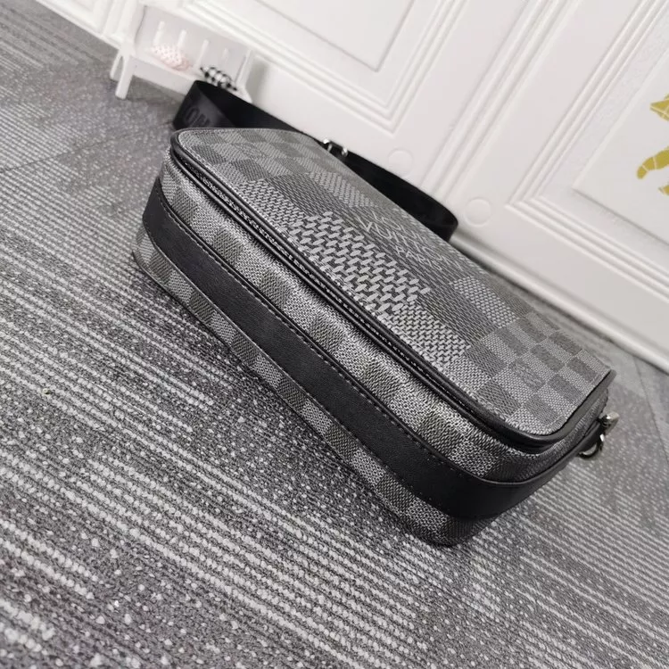 Louis Vuitton メッセンジャーバッグ｜コンパクトサイズ-三越伊勢丹公式 ラグジュアリーアウトレット