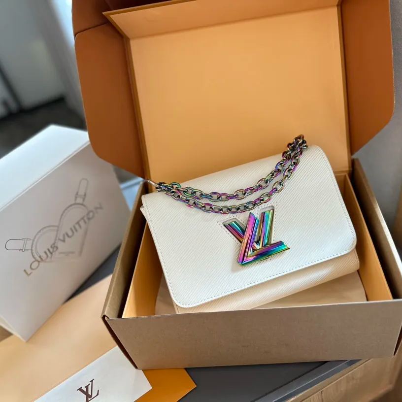 Louis Vuitton 新作 ツイスト ミディアム｜ネオクラシカル-三越伊勢丹公式 ラグジュアリーアウトレット