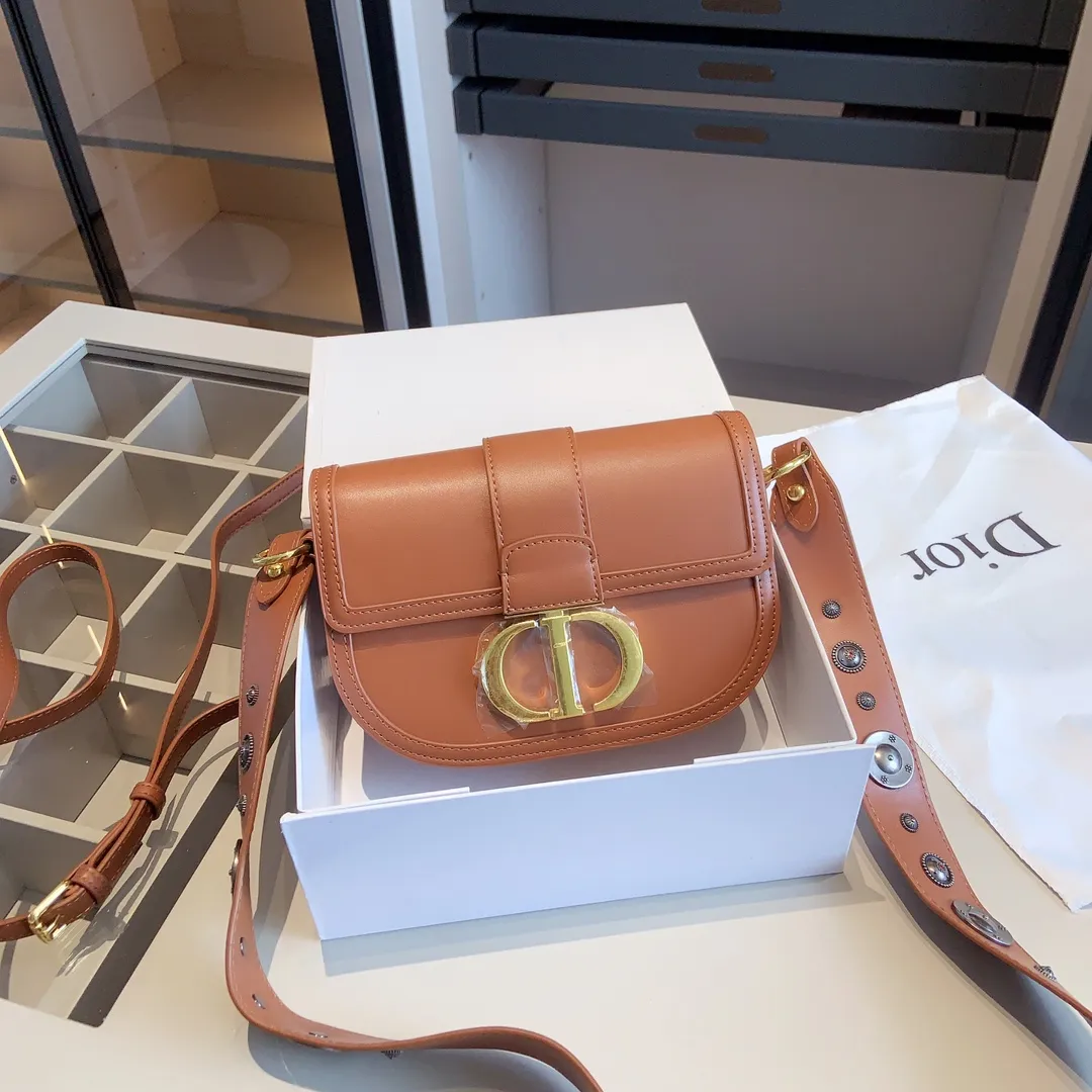 ディオール (DIOR) 2023夏新作 オブリーク ショルダーバッグ-三越伊勢丹公式 ラグジュアリーアウトレット