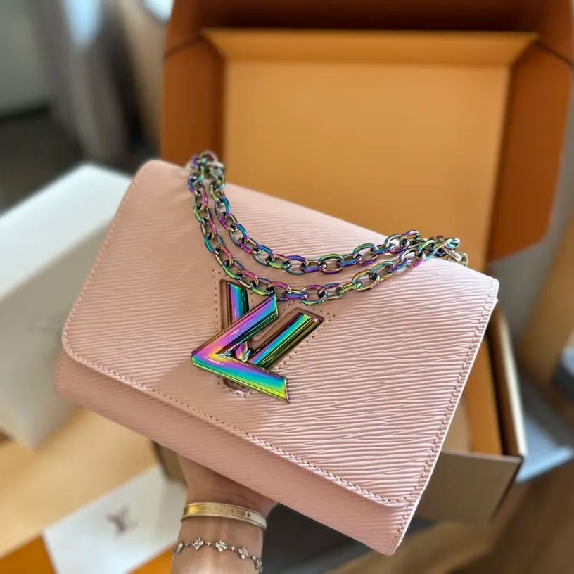 Louis Vuitton 新作 ツイスト ミディアム｜ネオクラシカル-三越伊勢丹公式 ラグジュアリーアウトレット