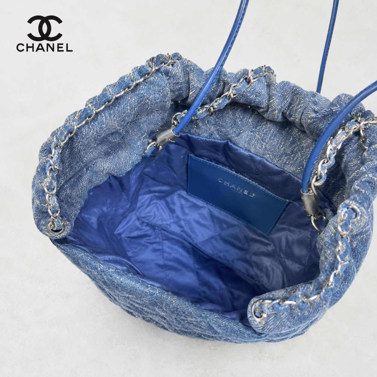 シャネル CHANEL 22 スモール ハンドバッグ AS3260 ブルー ウォッシュドデニム パール風スタッズ シルバー金具 チェーンショルダーバッグ