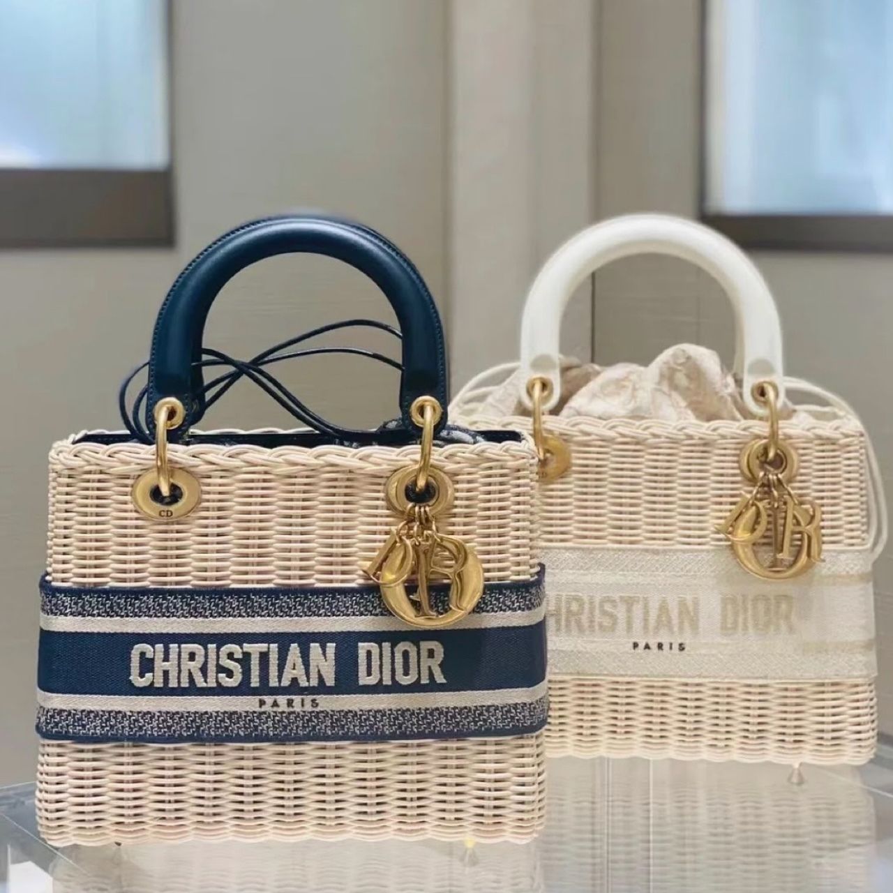 ディオール (Dior) レディ ディオール ミディアム 新木優子さん愛用-三越伊勢丹公式 ラグジュアリーアウトレット