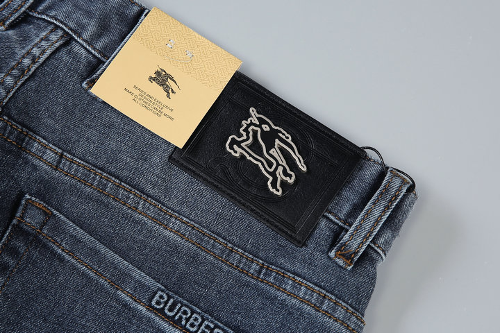 BURBERRY ジーンズ｜クラシックフィット デニム-三越伊勢丹公式 ラグジュアリーアウトレット