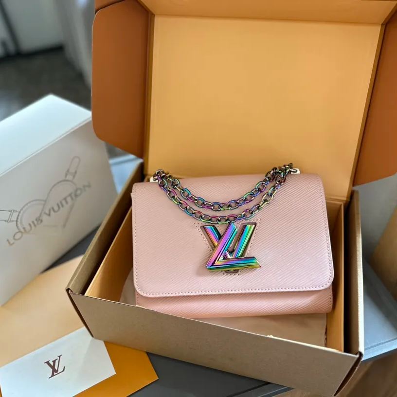 Louis Vuitton 新作 ツイスト ミディアム｜ネオクラシカル-三越伊勢丹公式 ラグジュアリーアウトレット