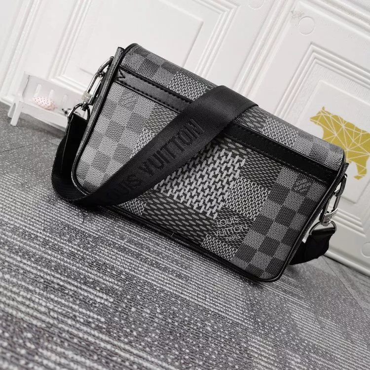 Louis Vuitton メッセンジャーバッグ｜コンパクトサイズ-三越伊勢丹公式 ラグジュアリーアウトレット