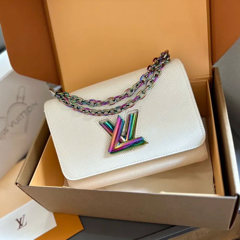 Louis Vuitton 新作 ツイスト ミディアム｜ネオクラシカル-三越伊勢丹公式 ラグジュアリーアウトレット