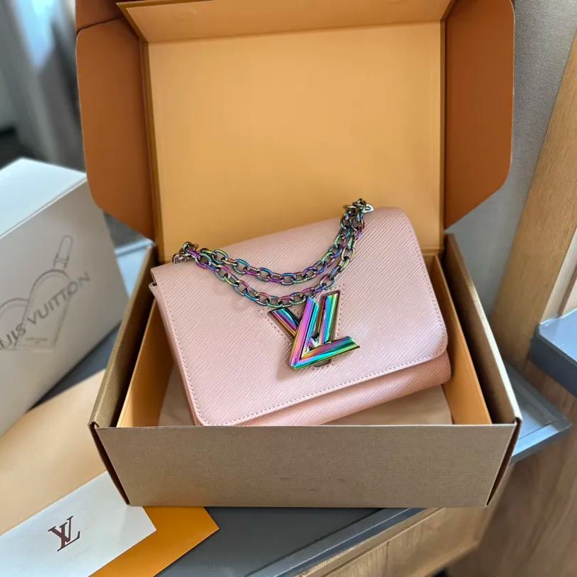 Louis Vuitton 新作 ツイスト ミディアム｜ネオクラシカル-三越伊勢丹公式 ラグジュアリーアウトレット