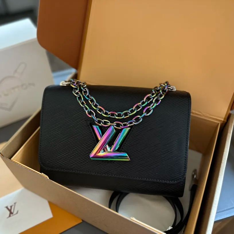 Louis Vuitton 新作 ツイスト ミディアム｜ネオクラシカル-三越伊勢丹公式 ラグジュアリーアウトレット