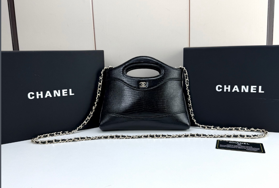 CHANEL 26A Nano 31 バッグ リザード型押し ブラック