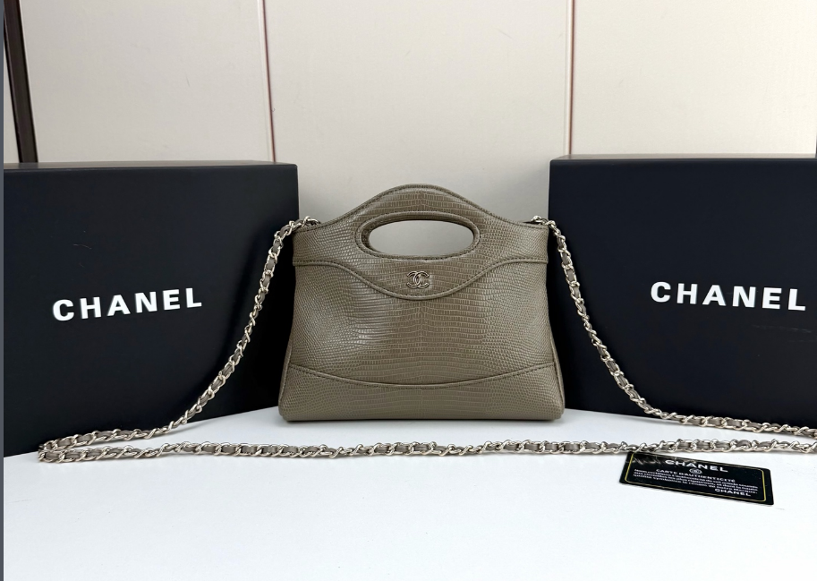 CHANEL 26A Nano 31 バッグ リザード型押し ブラック
