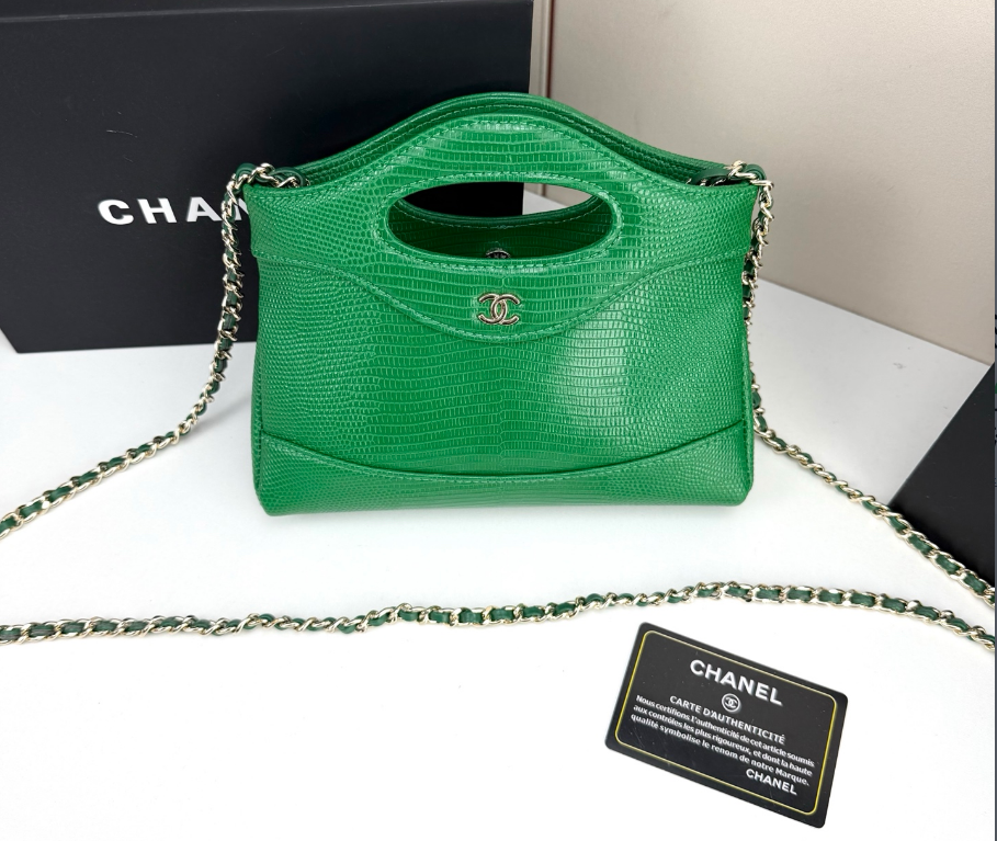 CHANEL 26A Nano 31 バッグ リザード型押し ブラック