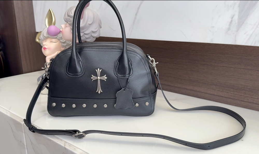 クロムハーツ 純皮 ショルダーバッグ