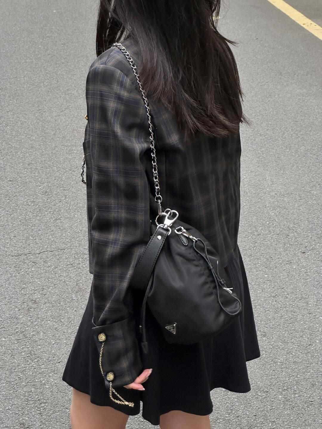【大人気】PRADA ナイロン 巾着ポーチ 三角ロゴ 1NA369 ★男女兼用★