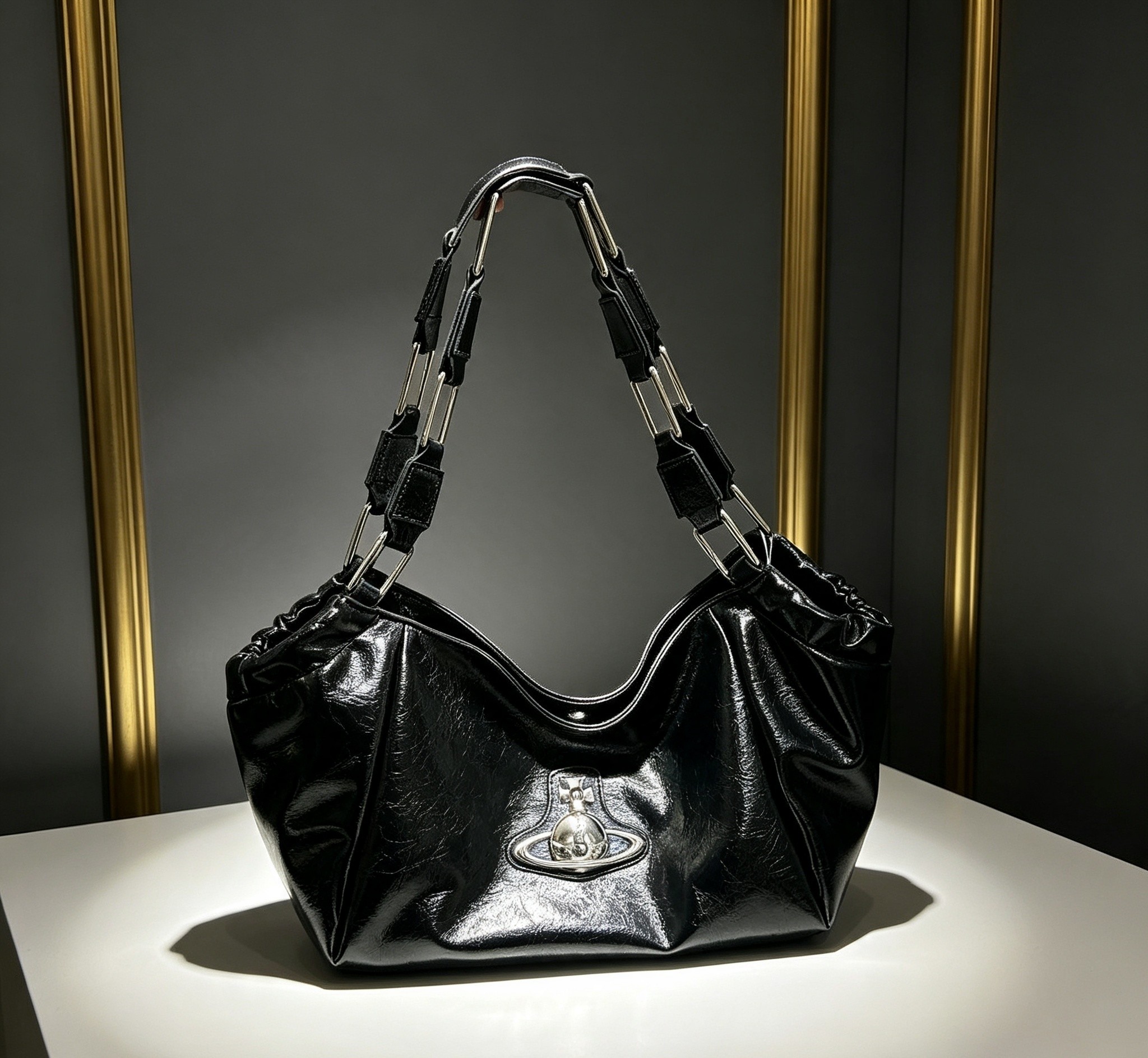 Vivienne Westwood オーブ メタルストラップ ショルダーバッグ ブラック