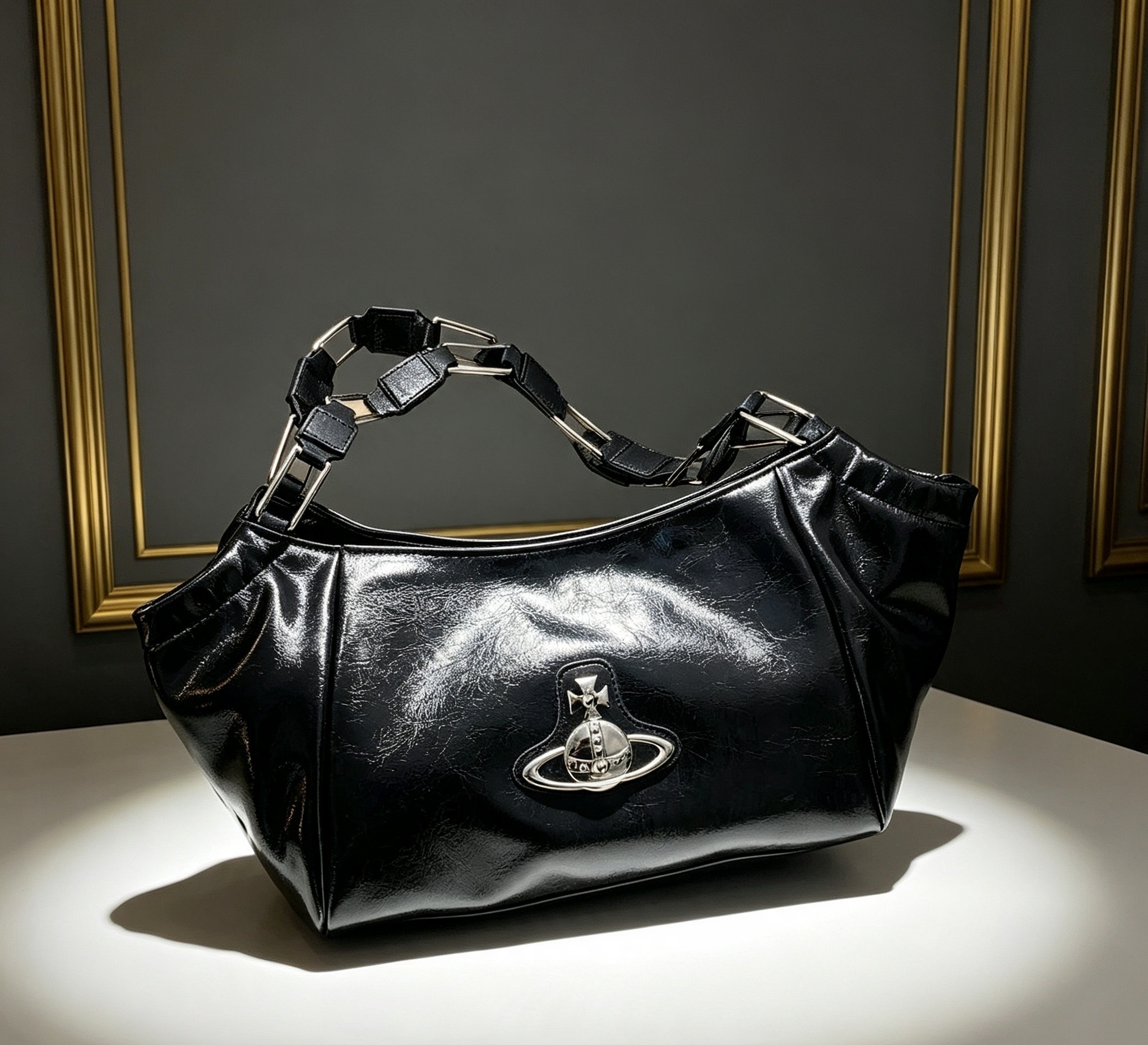 Vivienne Westwood オーブ メタルストラップ ショルダーバッグ ブラック