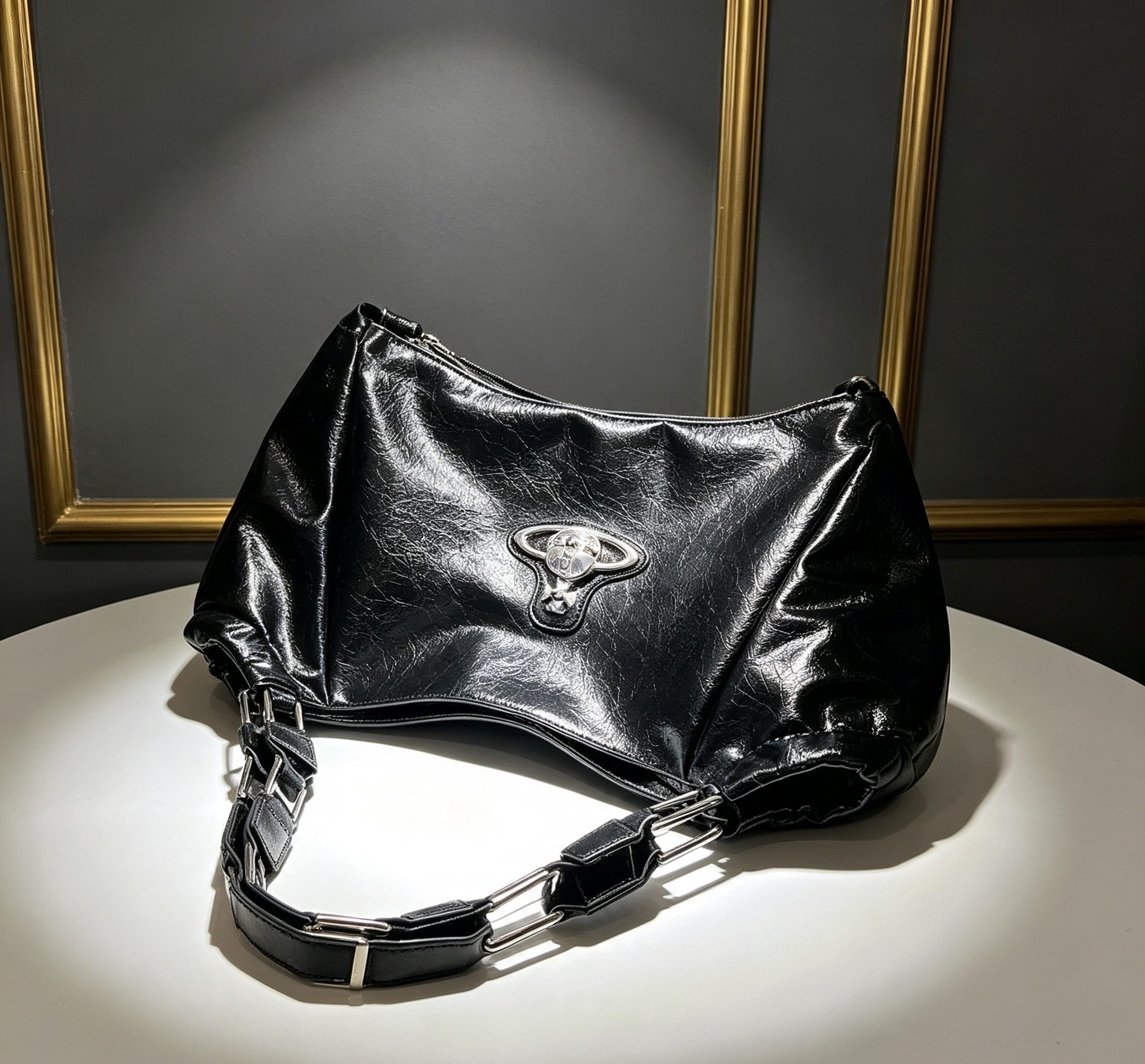 Vivienne Westwood オーブ メタルストラップ ショルダーバッグ ブラック