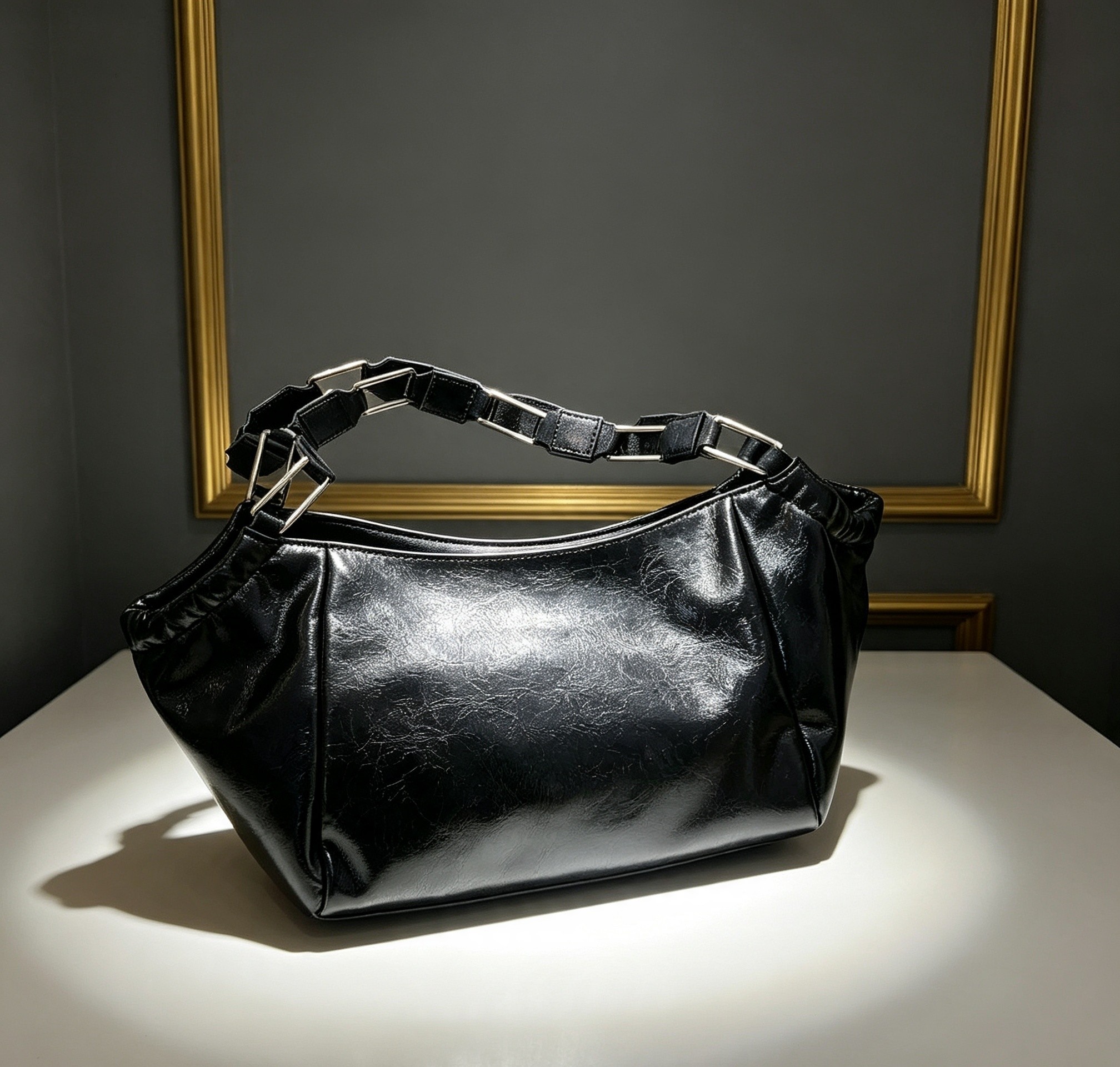 Vivienne Westwood オーブ メタルストラップ ショルダーバッグ ブラック
