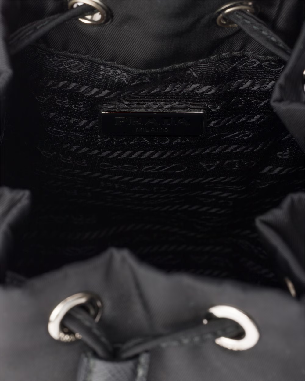 PRADA プラダ Re-Nylon pouch   リナイロン 巾着型 トライアングルロゴ リストレット付き 鞄