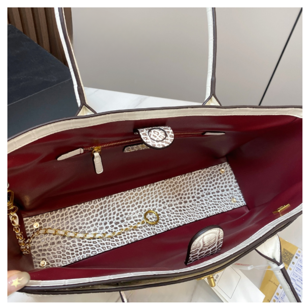 CHANEL シャネル トートバッグ｜大容量でデイリーにも旅行にも使える上品バッグ