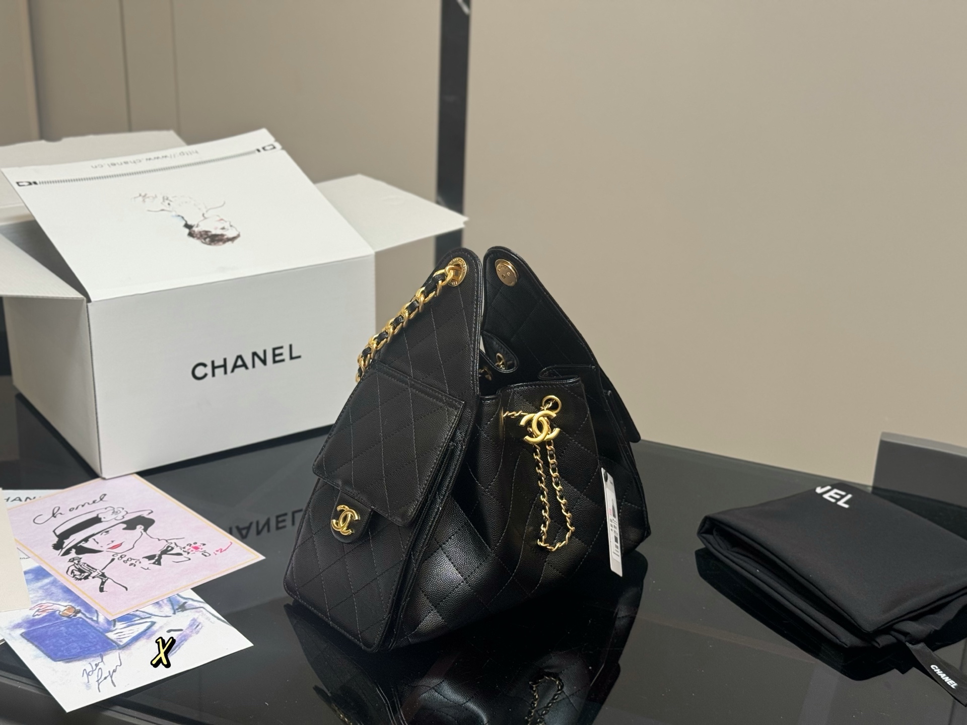 《HOBO》CHANEL 25S新作 スモールハンドバッグ ブラック
