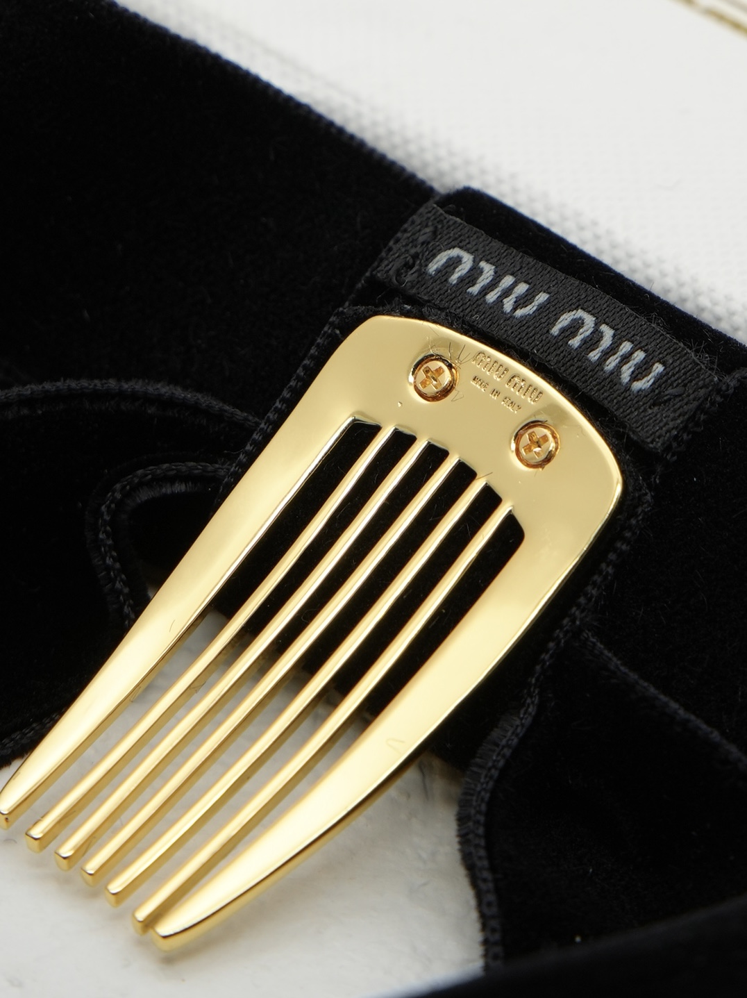 MIU MIU ベルベットリボン ヘアコーム ブラック