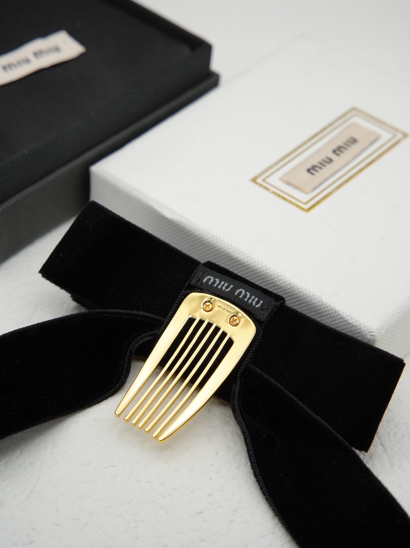 MIU MIU ベルベットリボン ヘアコーム ブラック