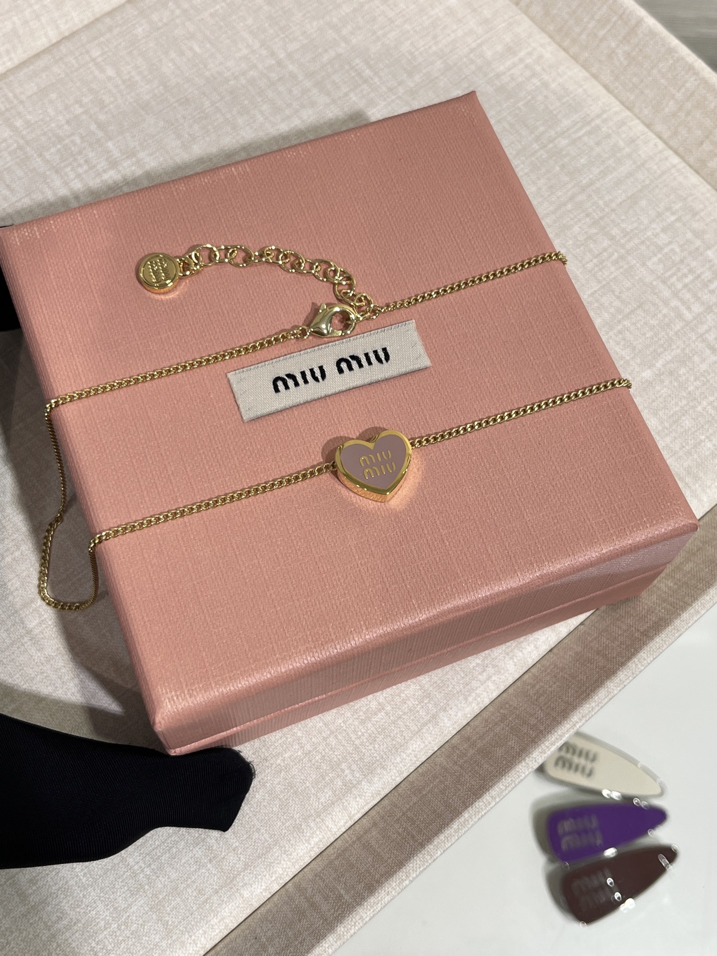MIU MIU ハートロゴ エナメル ネックレス ゴールド×ピンク