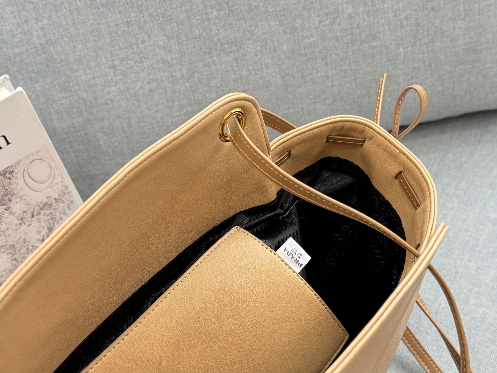 PRADA 天地蓋 抽紐バケットバッグ ショルダーバッグ 斜め掛け