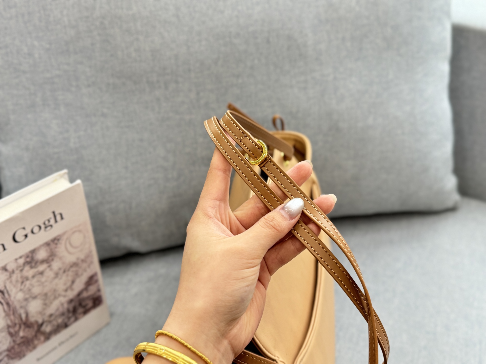 PRADA 天地蓋 抽紐バケットバッグ ショルダーバッグ 斜め掛け レディース 28×23cm｜ライトキャメル・ダークブラウン・ブラック