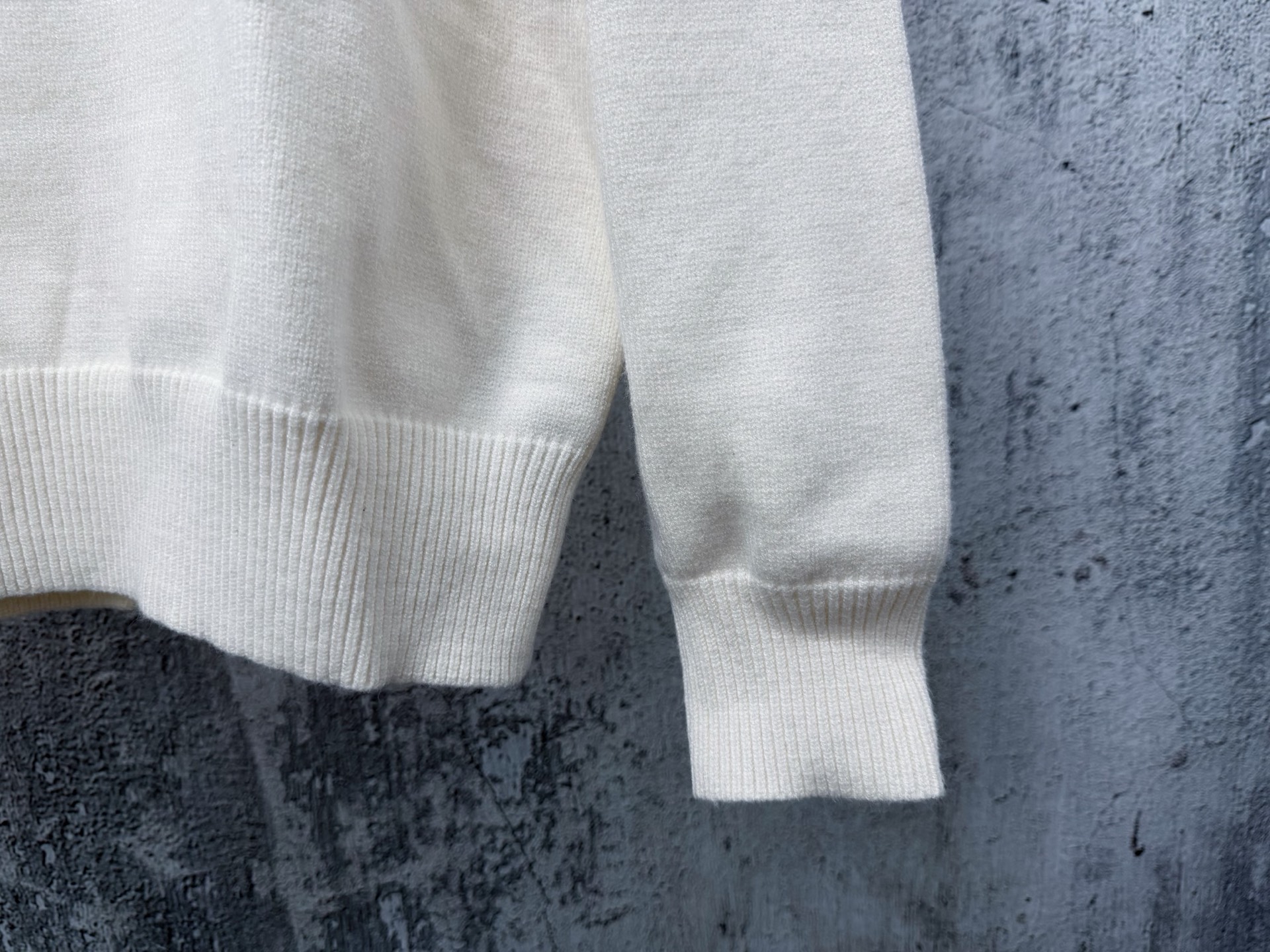 STONE ISLAND（ストーンアイランド）ウール スタンドカラー ボタンニット セーター ブラック