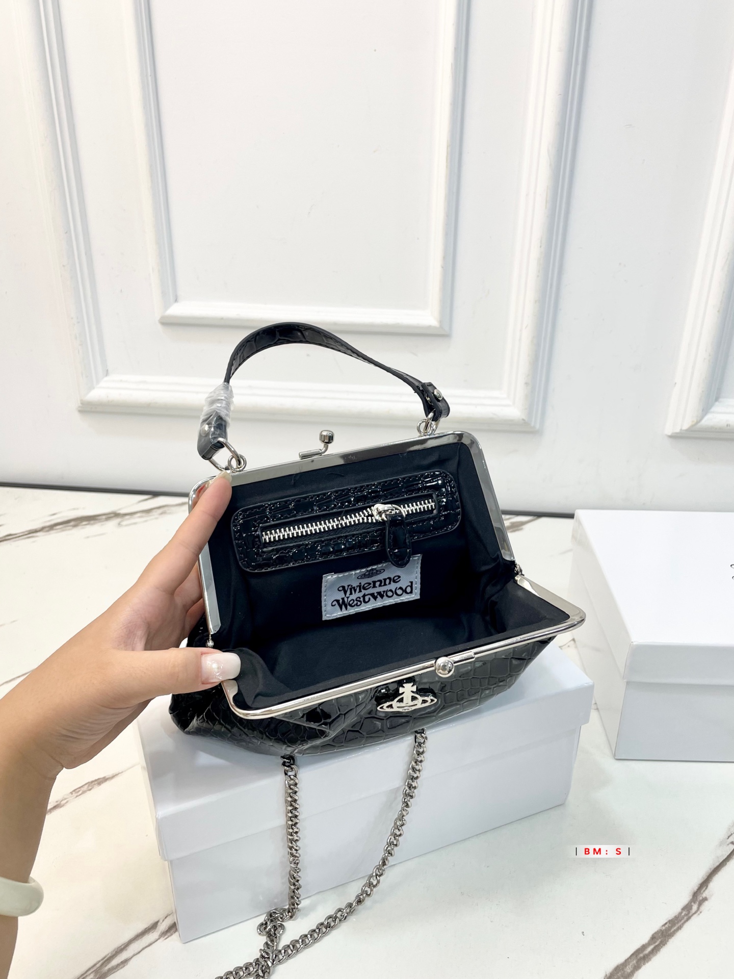 Vivienne Westwood Kensington クロコダイル型押し がま口ショルダーバッグ ブラック