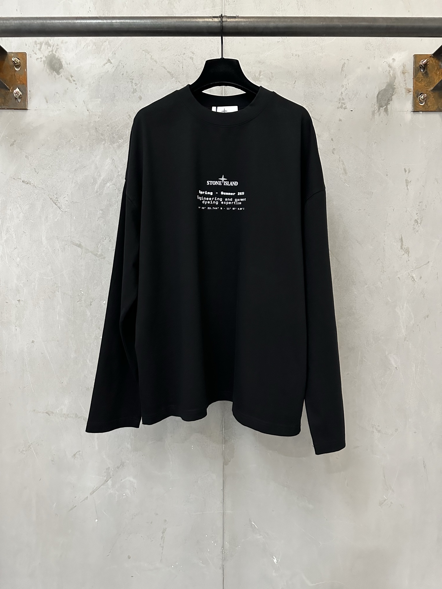 STONE ISLAND（ストーンアイランド）コンパス グラフィック ロングスリーブTシャツ