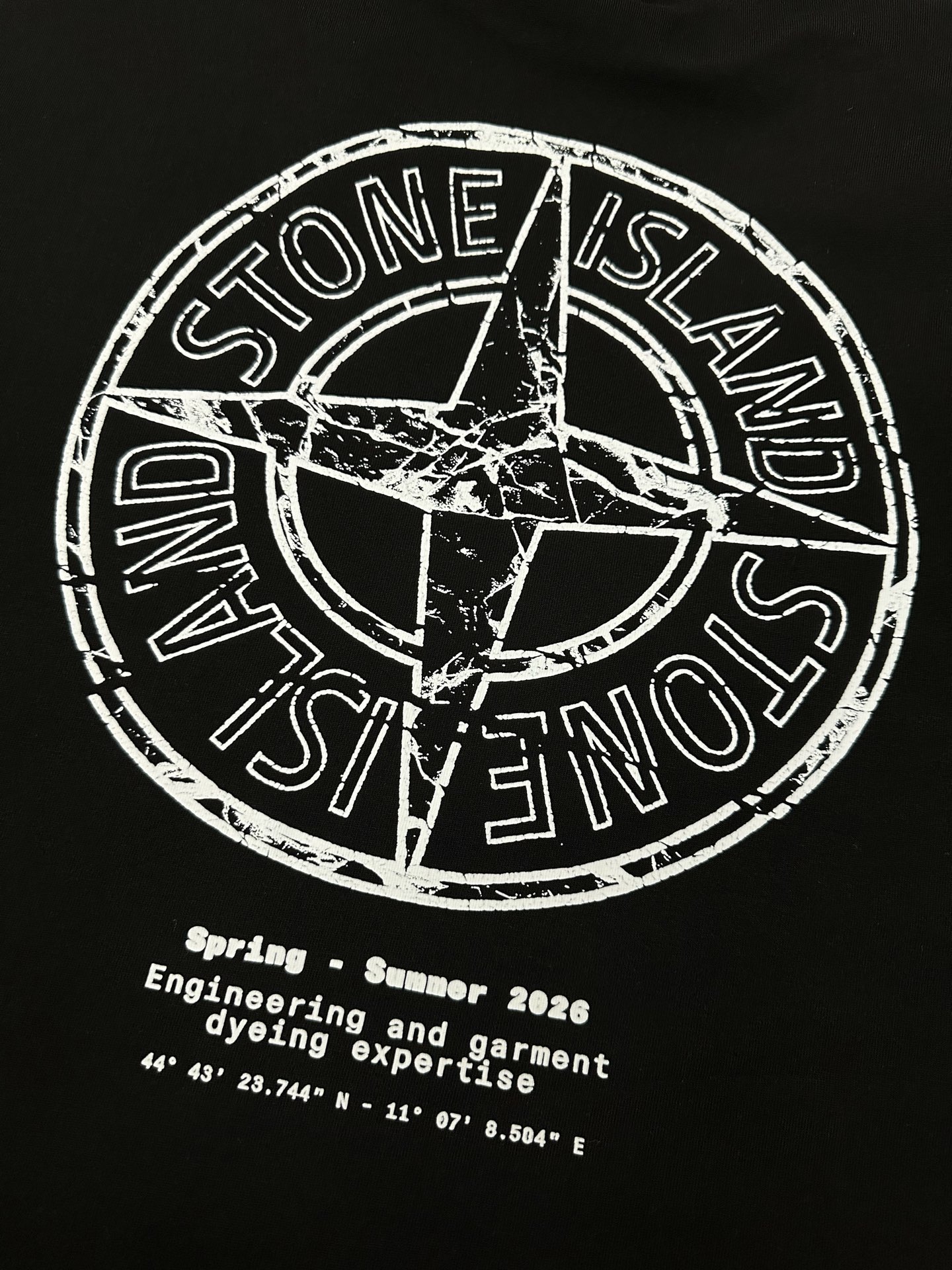 STONE ISLAND（ストーンアイランド）コンパス グラフィック ロングスリーブTシャツ